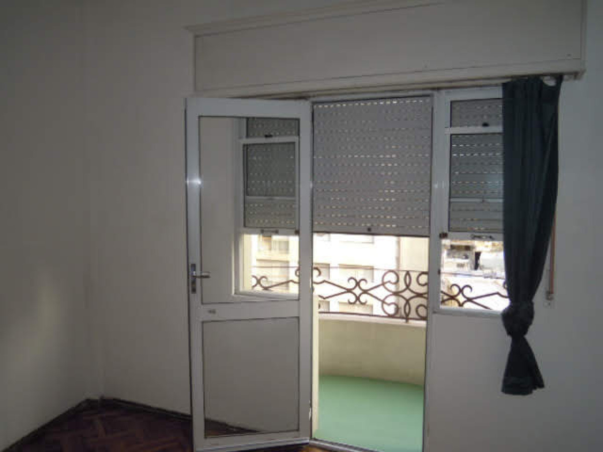 Apartamento ID.6470 - Venta con Renta Apartamento 2 Dormitorios Cordón con balcon