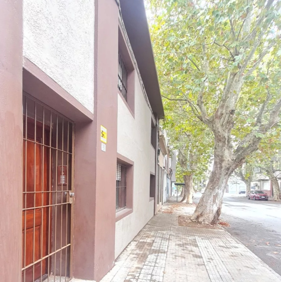 Apartamento ID.3245 - Alquiler Apartamento 2 Dormitorios Barrio Sur con Patio