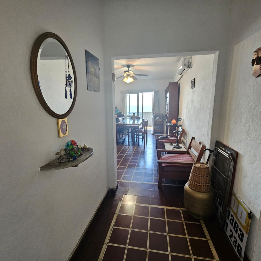Apartamento ID.5538 - Venta Apartamento 2 Dormitorios Ciudad Vieja con balcon