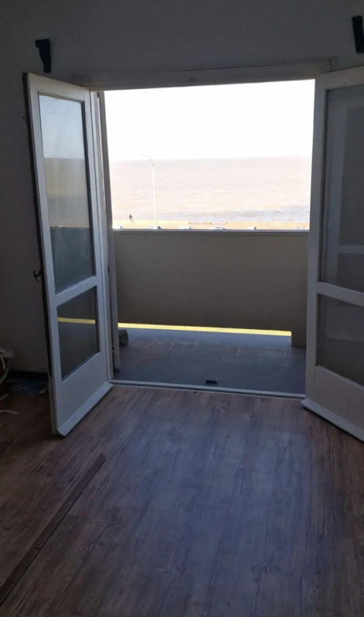 Apartamento ID.5792 - Alquiler Apartamento 2 Dormitorios Ciudad Vieja frente al Mar