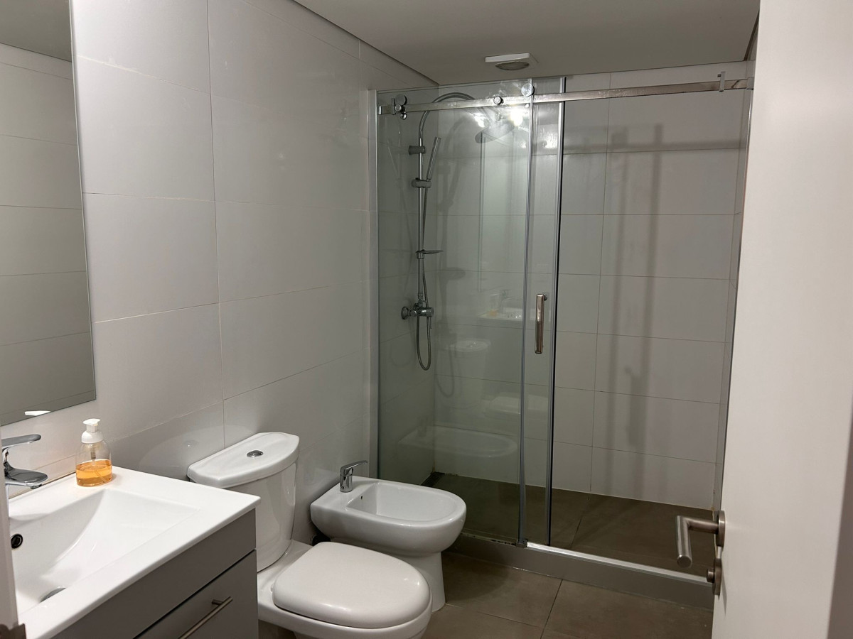 Apartamento ID.4699 - Alquiler Apartamento 2 Dormitorios Centro con Balcón