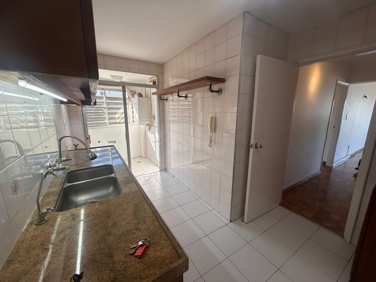 Apartamento ID.4766 - Alquiler Apartamento 4 Dormitorios Punta Carretas con garaje
