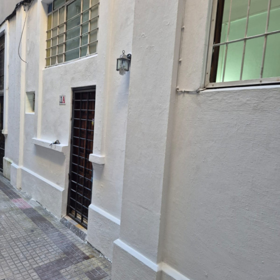 Apartamento ID.6111 - Alquiler Apartamento 1 Dormitorio Centro con patio pequeño