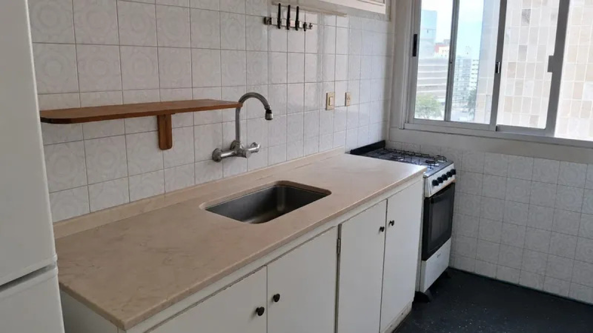 Apartamento ID.6424 - Alquiler Apartamento 4 Dormitorios Centro con cochera 
