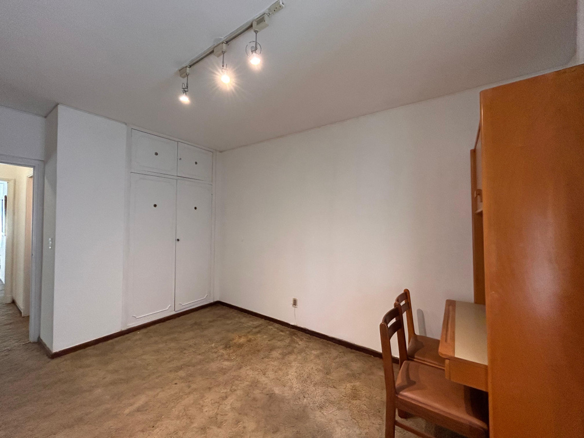 Apartamento ID.4793 - Alquiler Apartamento 3 Dormitorios Punta Carretas con balcón 