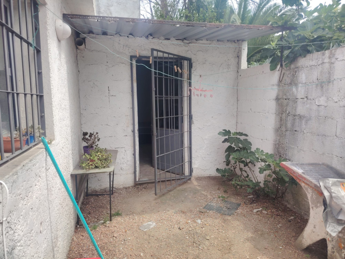 Apartamento ID.5855 - Venta con Renta Apartamento 2 Dormitorios Cerrito con patio