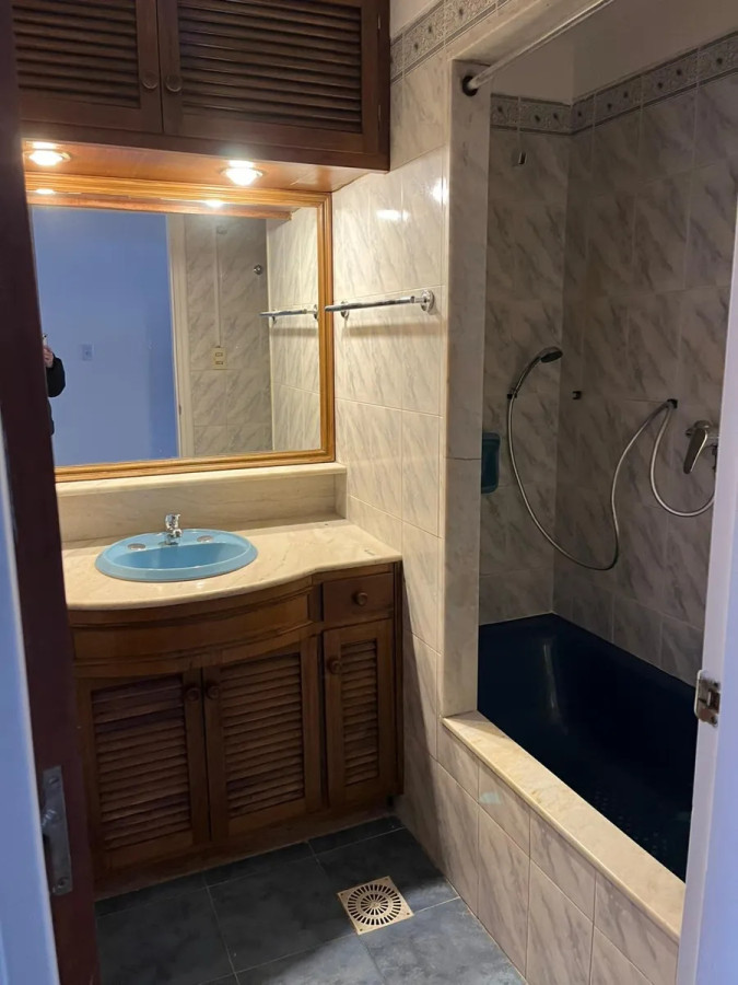 Apartamento ID.4986 - Alquiler Apartamento 4 Dormitorios Pocitos con balcon