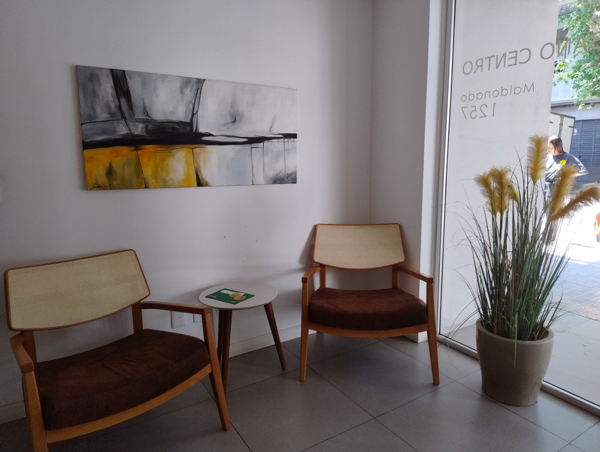 Apartamento ID.5547 - Alquiler Apartamento 2 Dormitorios Centro balcon y cochera