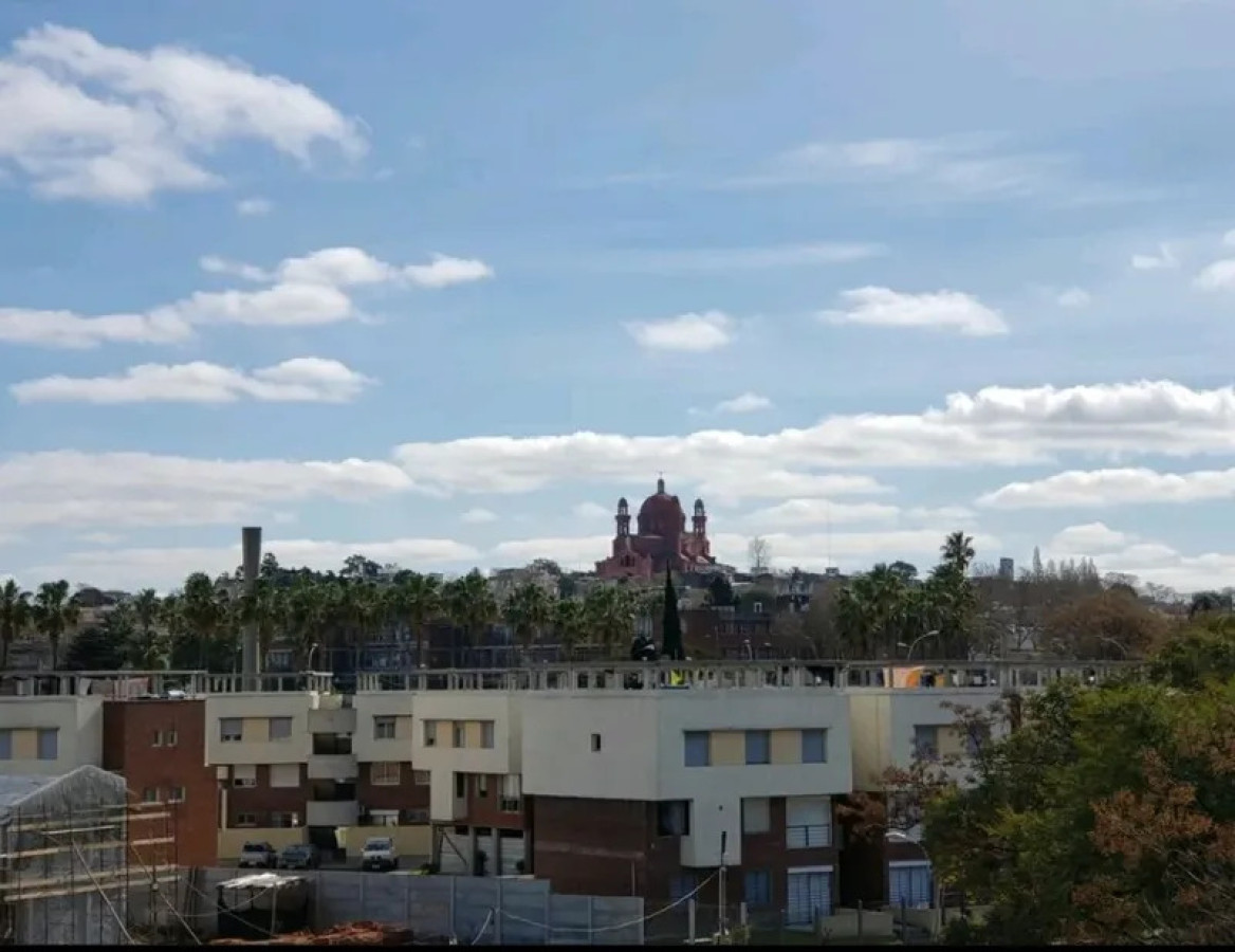 Apartamento ID.6617 - Venta con Renta Apartamento 2 Dormitorios Brazo Oriental