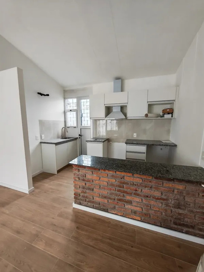 Apartamento ID.6219 - Alquiler Apartamento 2 Dormitorios Buceo con patio y cochera