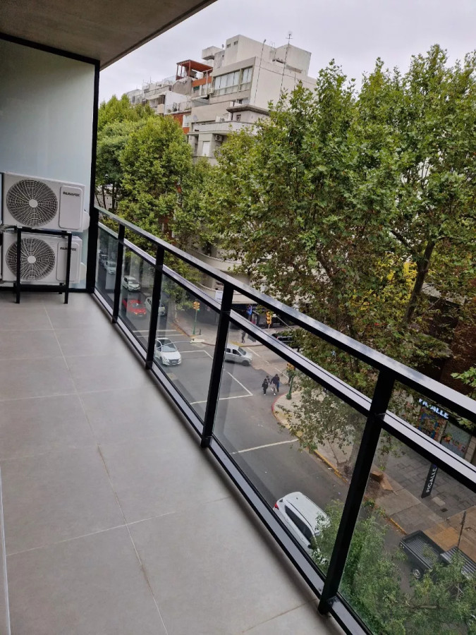 Apartamento ID.4604 - Alquiler Apartamento 1 Dormitorio Pocitos con balcón y garaje  