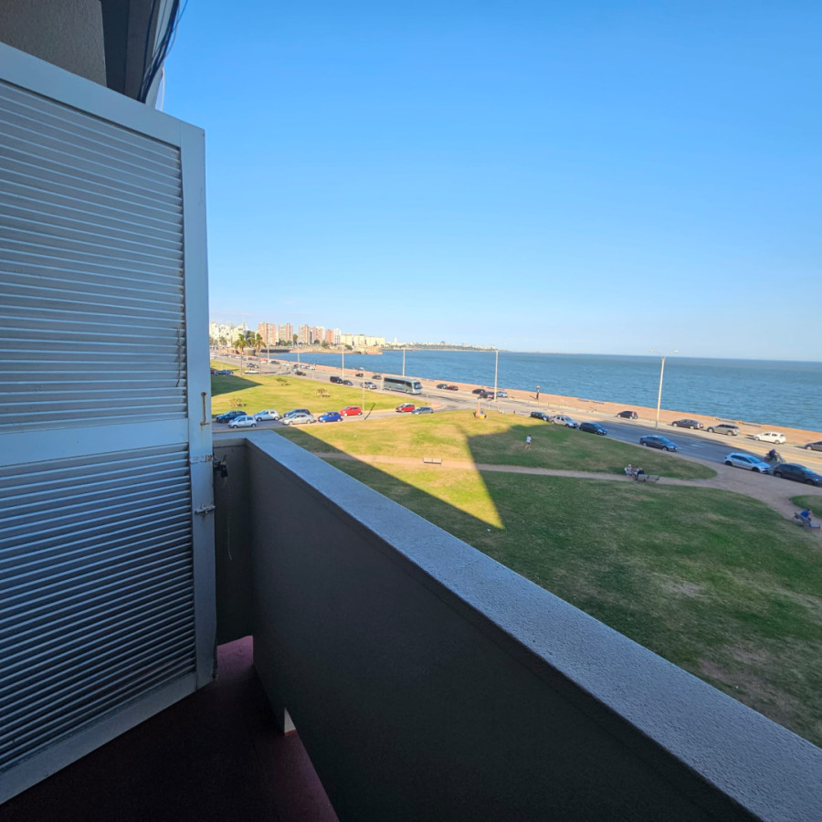 Apartamento ID.5538 - Venta Apartamento 2 Dormitorios Ciudad Vieja con balcon