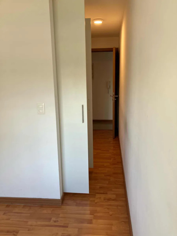 Apartamento ID.4789 - Alquiler Apartamento 2 Dormitorios Centro con balcón y garaje
