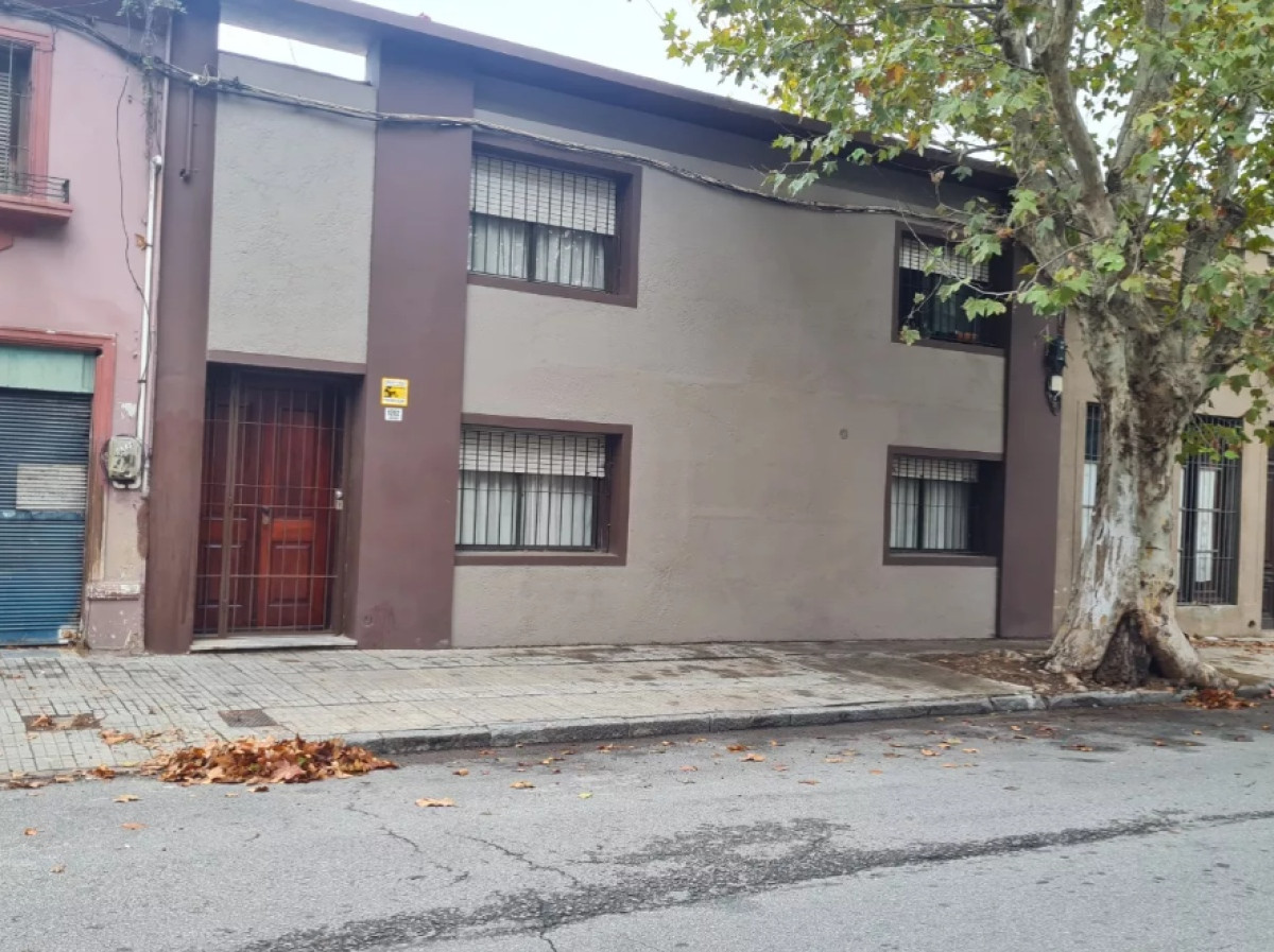Apartamento ID.3245 - Alquiler Apartamento 2 Dormitorios Barrio Sur con Patio