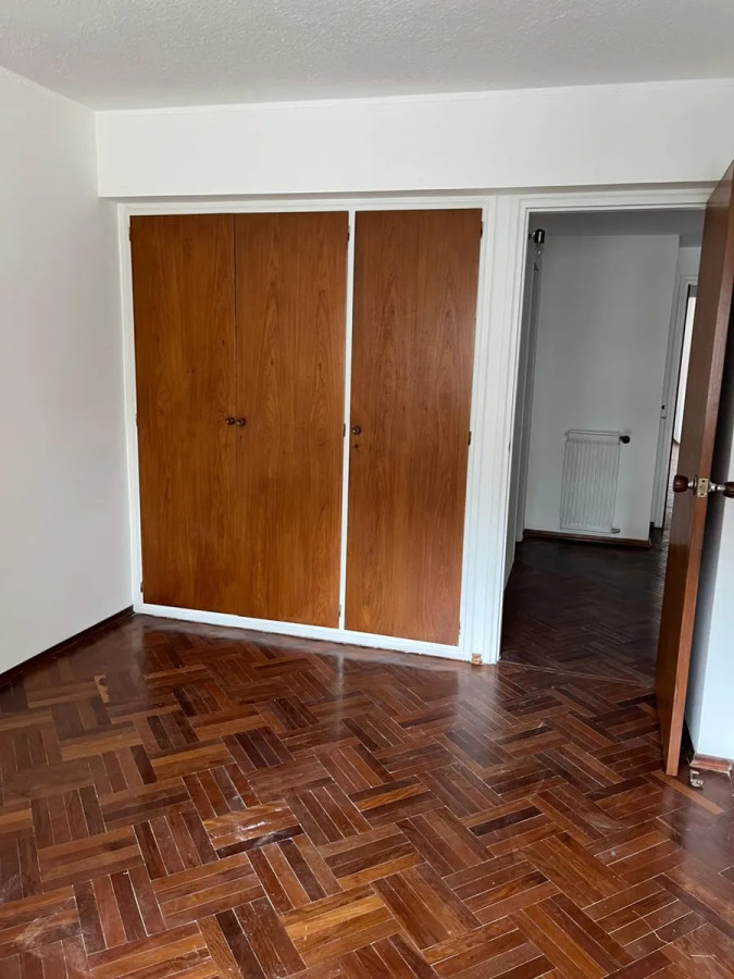 Apartamento ID.4986 - Alquiler Apartamento 4 Dormitorios Pocitos con balcon