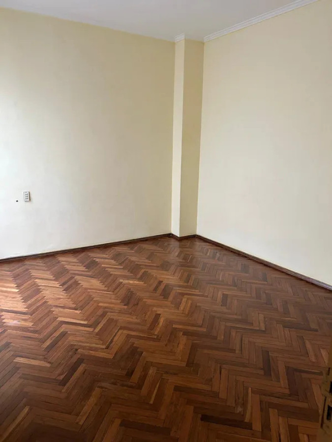 Apartamento ID.5833 - Alquiler Apartamento 2 Dormitorios La Comercial con balcon