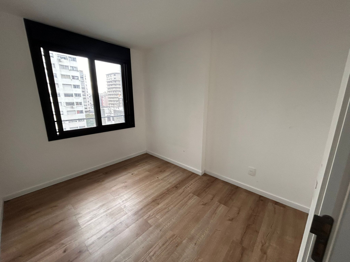 Apartamento ID.4699 - Alquiler Apartamento 2 Dormitorios Centro con Balcón