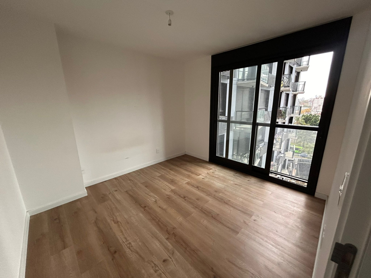 Apartamento ID.4699 - Alquiler Apartamento 2 Dormitorios Centro con Balcón