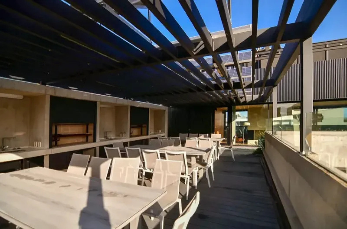 Apartamento ID.6221 - Alquiler Apartamento 2 Dormitorios Centro con balcon y garaje