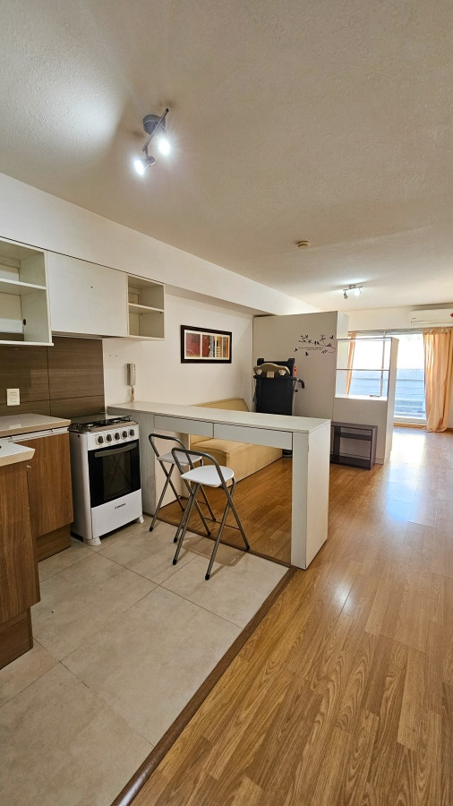 Apartamento ID.3109 - Alquiler Apartamento Monoambiente Semiamueblado Pocitos Balcón