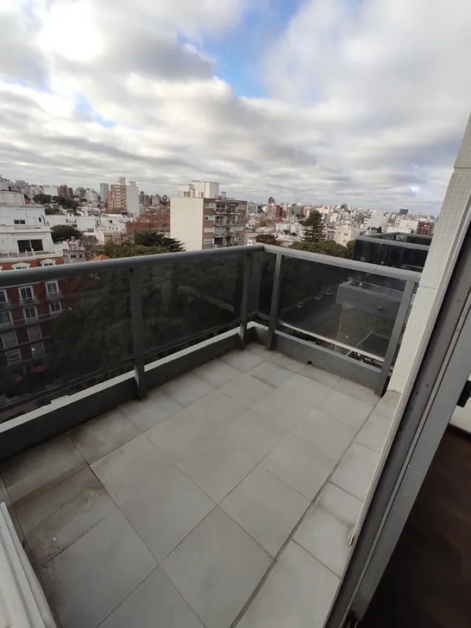 Apartamento ID.6692 - Alquiler Apartamento 1 Dormitorio Parque Rodo con balcon 