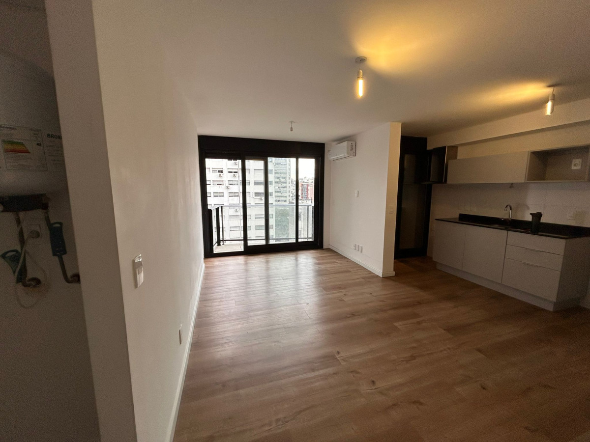 Apartamento ID.4699 - Alquiler Apartamento 2 Dormitorios Centro con Balcón