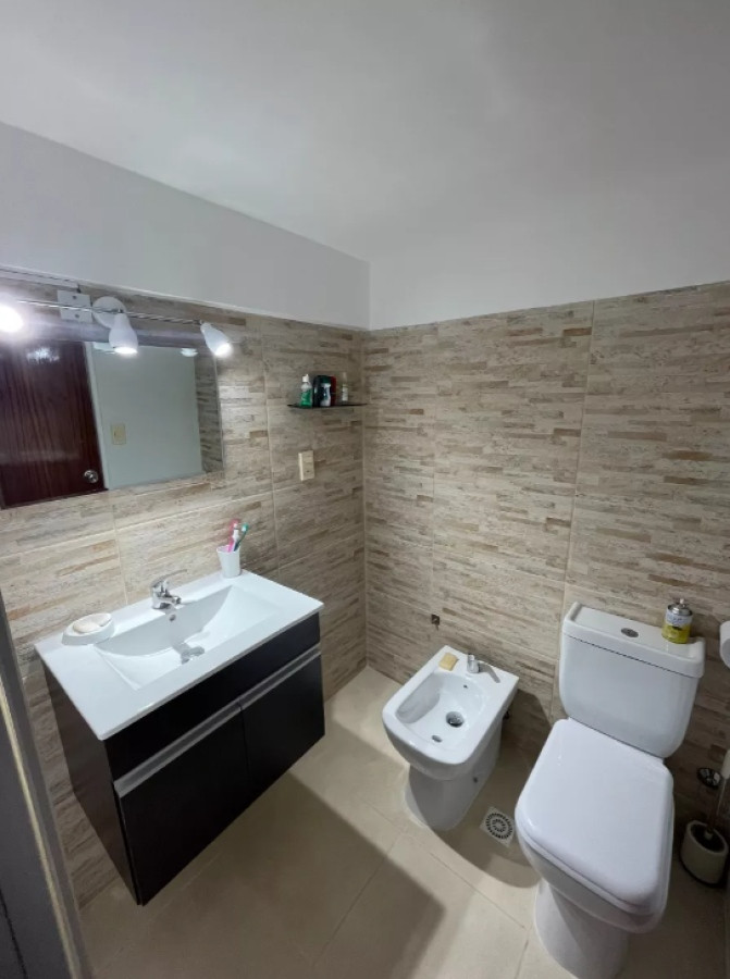 Apartamento ID.2639 - Venta Apartamento 2 Dormitorios Punta Carretas Balcón y Garaje