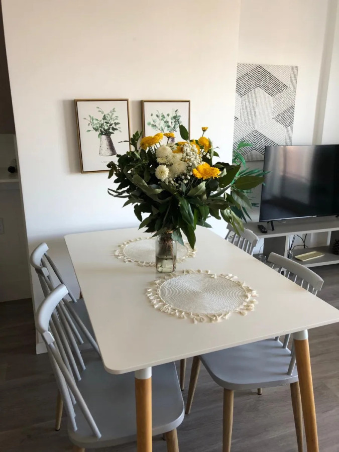 Apartamento ID.4792 - Alquiler Apartamento Amoblado 2 Dormitorios Centro con balcón
