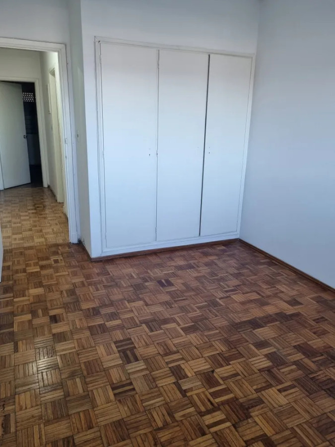 Apartamento ID.5173 - Alquiler Apartamento 2 Dormitorios Ciudad Vieja con balcon 