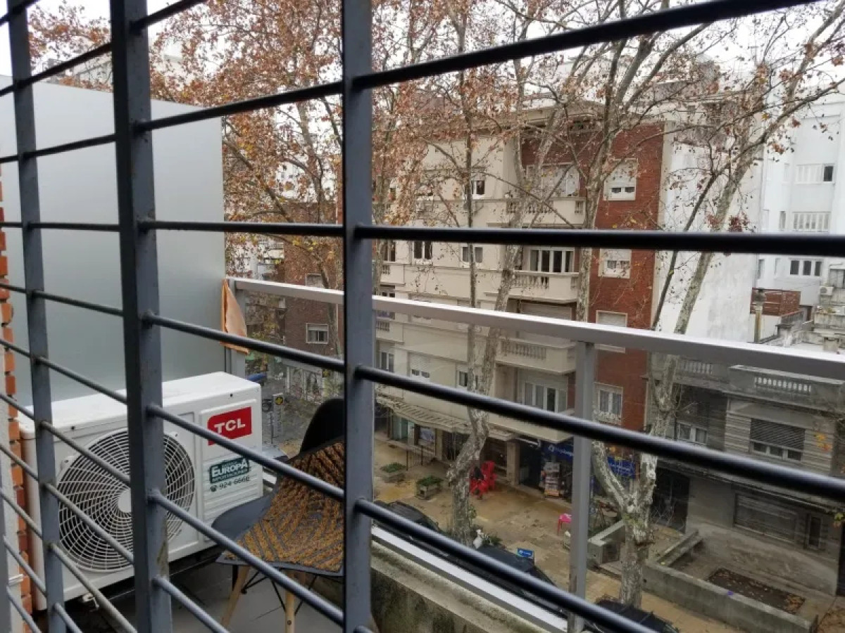 Apartamento ID.5169 - Venta Apartamento Monoambiente Pocitos con balcon y garaje