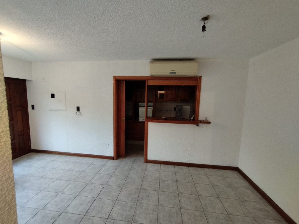 Apartamento ID.6185 - Alquiler Apartamento 3 Dormitorio La Blanqueada con patio