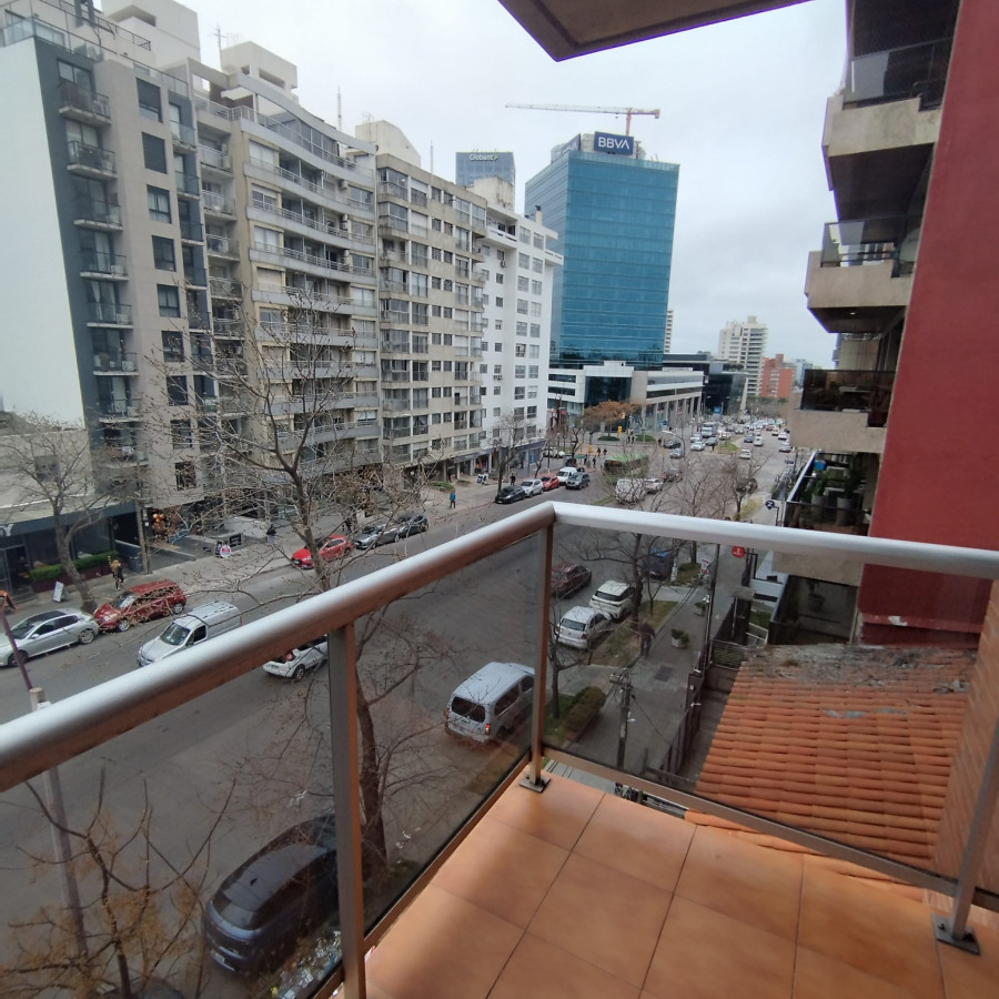 Apartamento ID.5299 - Alquiler Apartamento Monoambiente Pocitos con Balcon