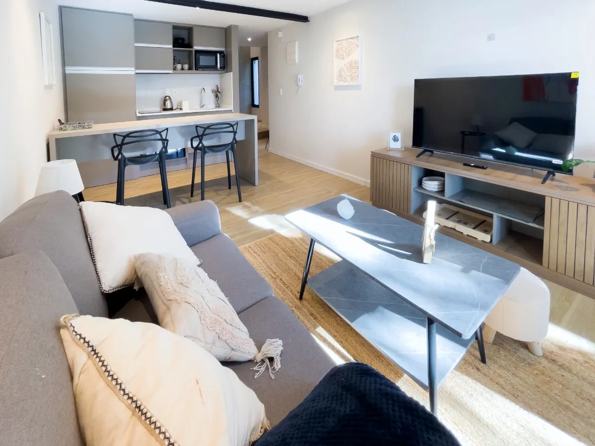 Apartamento ID.4755 - Alquiler Apartamento amoblado 2 Dormitorios Barrio Sur balcón
