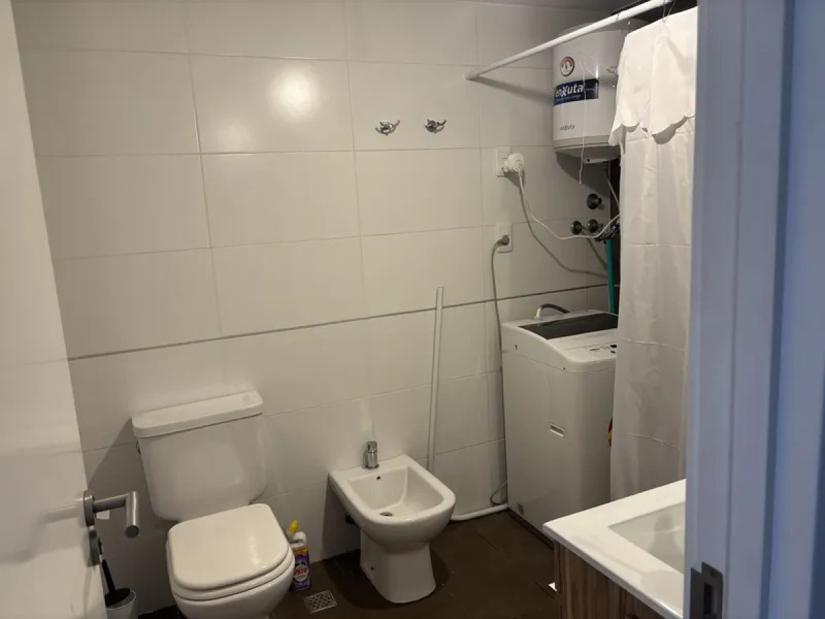 Apartamento ID.6451 - Alquiler Apartamento 2 Dormitorios La Blanqueada con balcon 