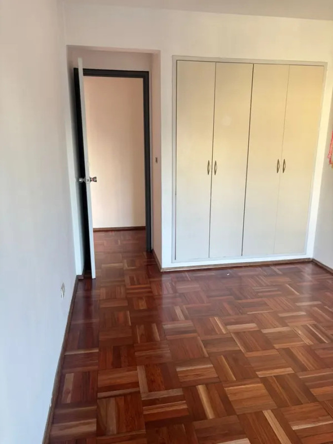 Apartamento ID.6145 - Alquiler Apartamento 4 Dormitorios Pocitos con balcon