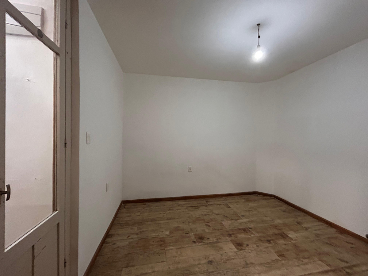 Apartamento ID.4637 - Venta con Renta Apartamento 2 Dormitorios Tres Cruces