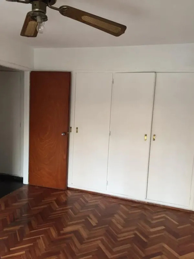 Apartamento ID.6797 - Alquiler Apartamento 3 Dormitorios Barrio Sur con balcon 