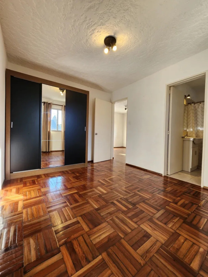 Apartamento ID.4834 - Venta Apartamento 1 Dormitorio Aguada con balcón y cochera 