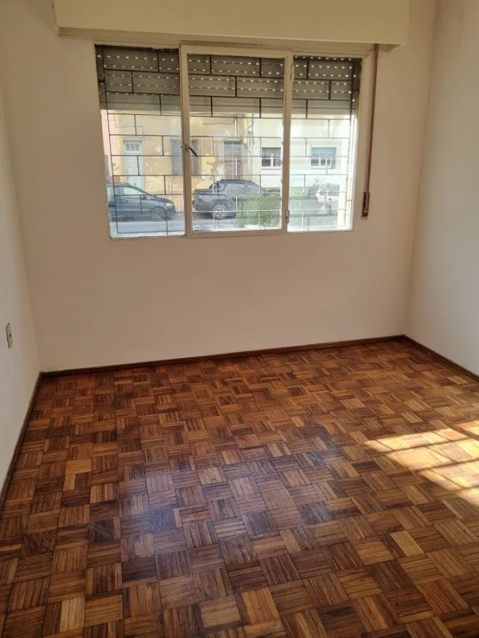 Apartamento ID.5173 - Alquiler Apartamento 2 Dormitorios Ciudad Vieja con balcon 