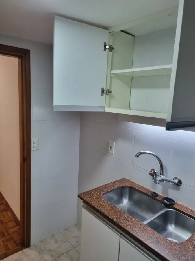 Apartamento ID.6813 - Alquiler Apartamento 1 Dormitorio Pocitos con balcon y garaje