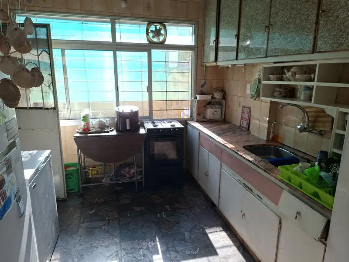 Apartamento ID.6326 - Alquiler Apartamento 4 Dormitorios La Comercial con patio