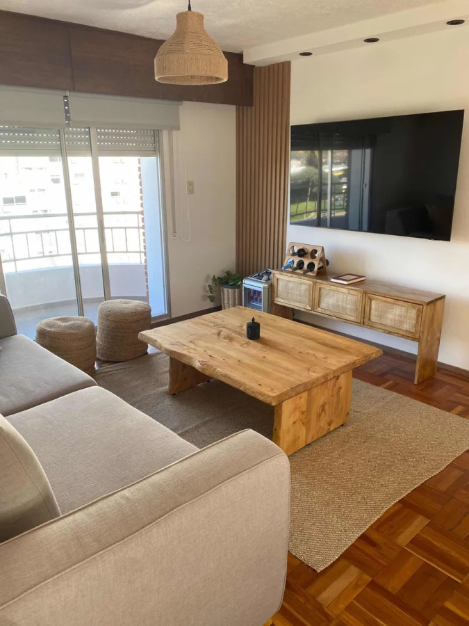 Apartamento ID.5124 - Alquiler Apartamento 2 Dormitorios Malvin con balcon 