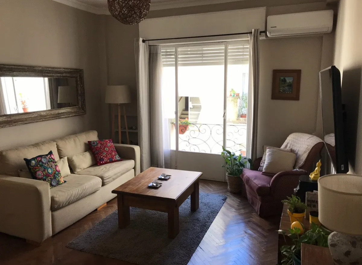 Apartamento ID.5142 - Venta y Alquiler Apartamento 2 Dormitorios Centro con balcon