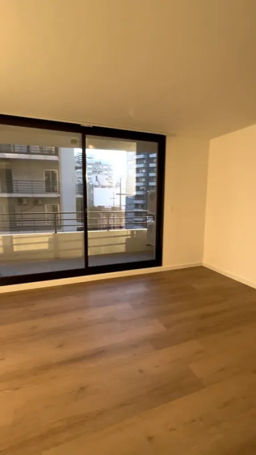 Apartamento ID.6595 - Alquiler Apartamento 1 Dormitorio Tres Crcues con balcon 