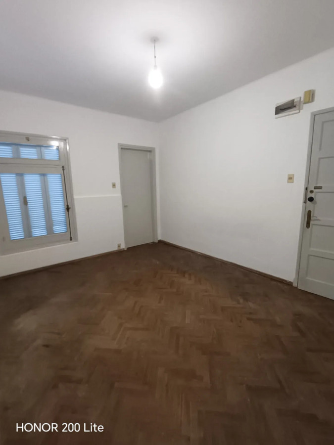 Apartamento ID.6744 - Alquiler Apartamento 1 Dormitorio La Comercial con Patio