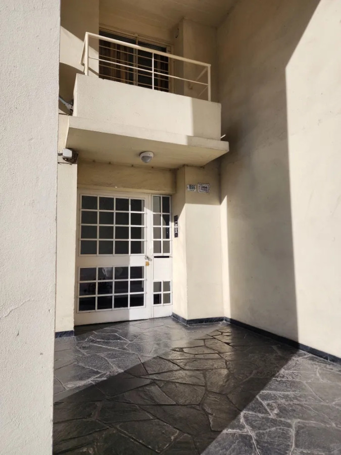 Apartamento ID.4834 - Venta Apartamento 1 Dormitorio Aguada con balcón y cochera 