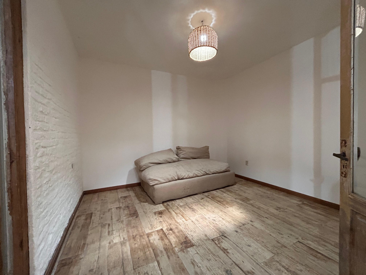 Apartamento ID.4637 - Venta con Renta Apartamento 2 Dormitorios Tres Cruces