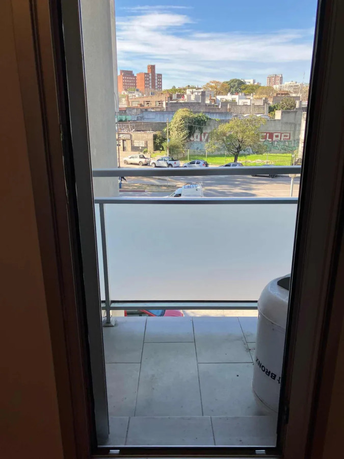 Apartamento ID.4789 - Alquiler Apartamento 2 Dormitorios Centro con balcón y garaje