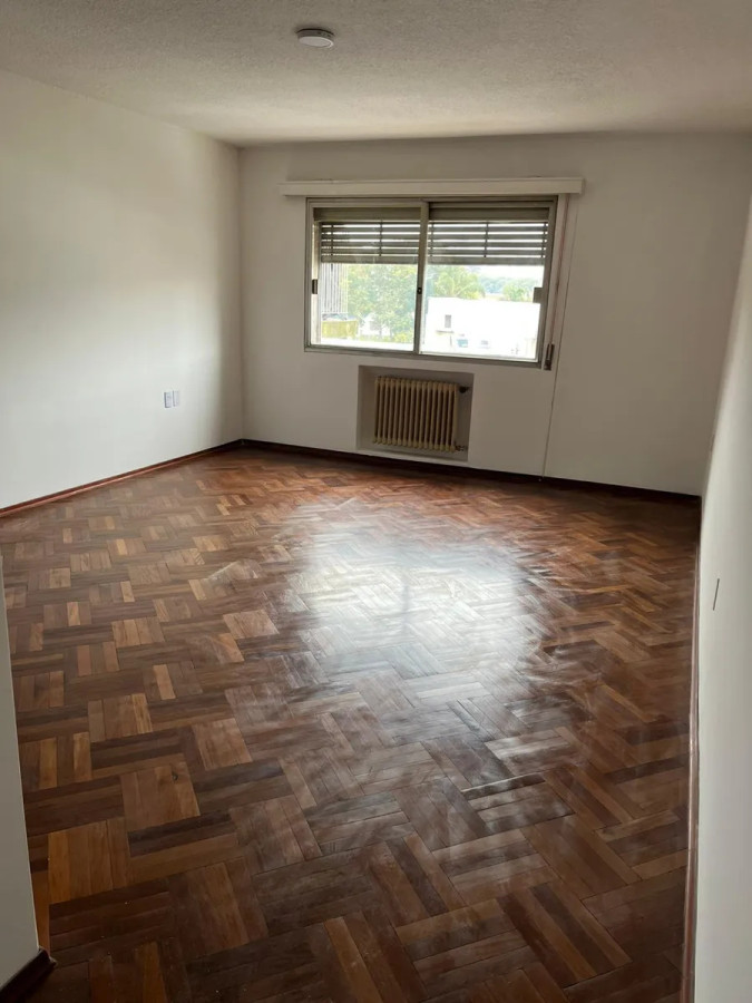 Apartamento ID.4986 - Alquiler Apartamento 4 Dormitorios Pocitos con balcon