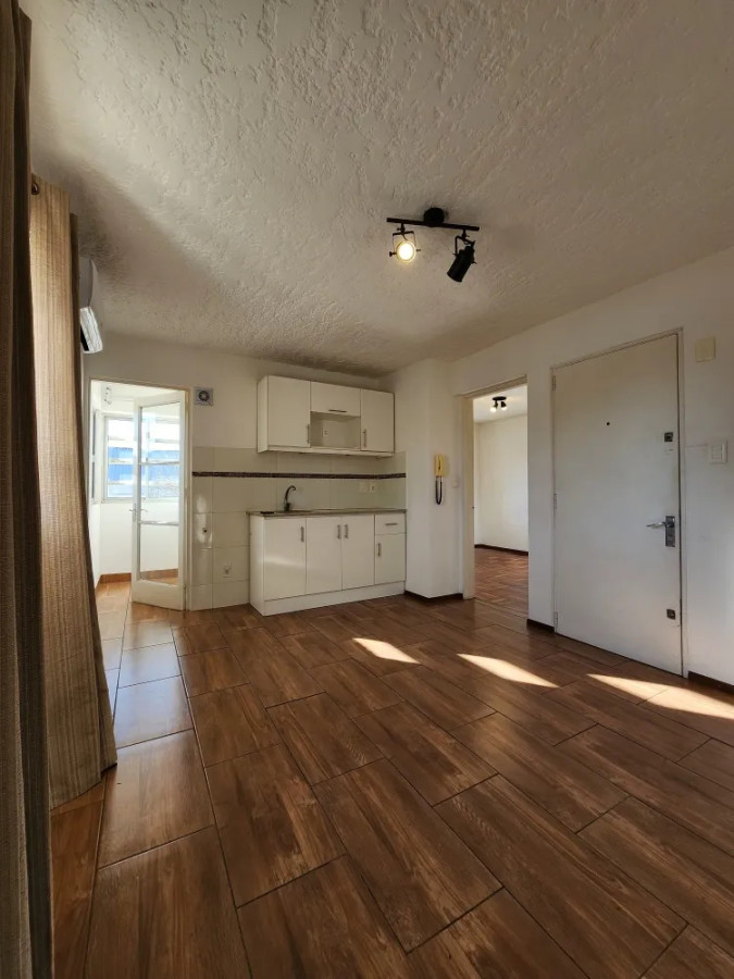 Apartamento ID.4834 - Venta Apartamento 1 Dormitorio Aguada con balcón y cochera 